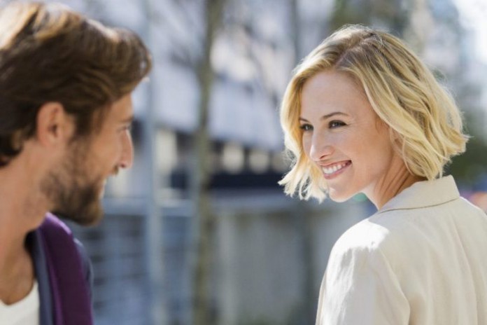 Les conseils pour flirter par sms ou en personne avec les femmes
